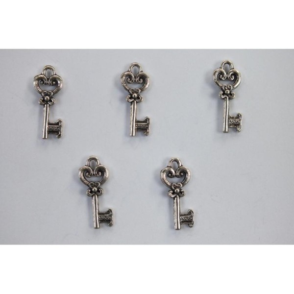 LOT  5 CHARMS METALS : Clef 21mm - Photo n°1