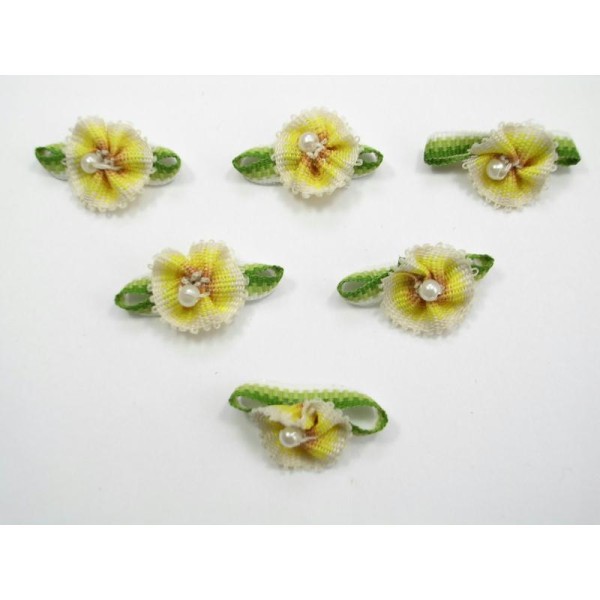 LOT  6 APPLIQUES TISSUS  : fleur jaune/blanche + 1 perle 15mm - Photo n°1