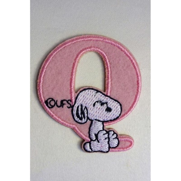 APPLIQUE TISSU THERMOCOLLANT : Snoopy avec lettre Q  50*45mm - Photo n°1