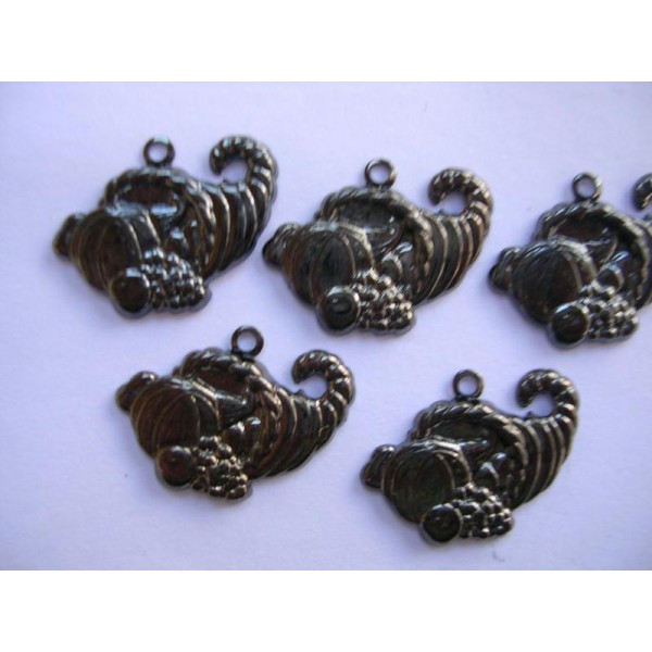LOT  5 CHARMS METALS NOIRS  : Corbeille fruit 20mm - Photo n°1