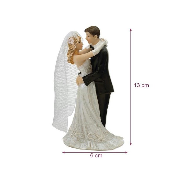 Figurine Couple de mariés s'enlaçant, en résine, haut. 12,5 cm, figurines traditionnelles - Photo n°1