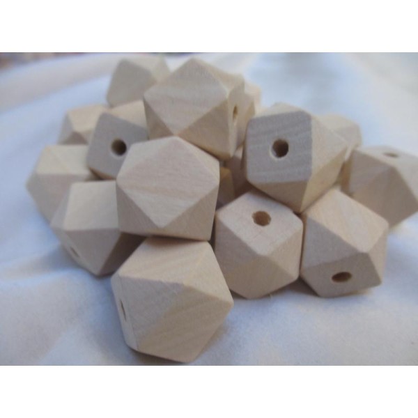 Lot de 5 jolies perles en bois forme polygone,ton bois brut,20*20 mm - Photo n°1