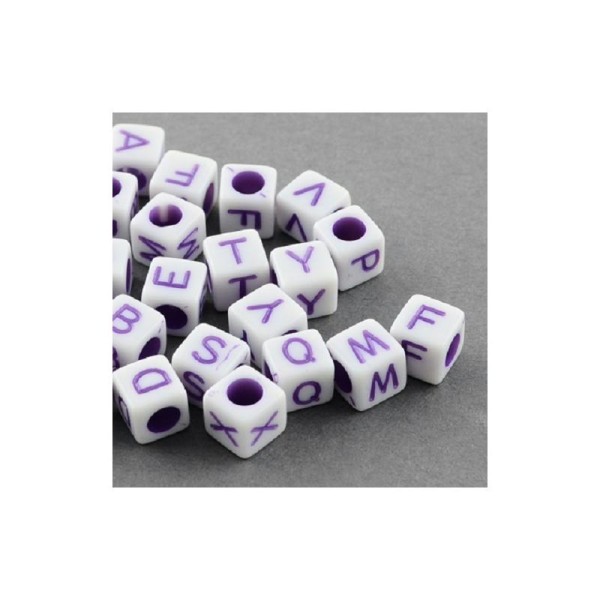 LOT 100 PERLES CUBES BLANCHES : lettres mauves 5mm - Photo n°1