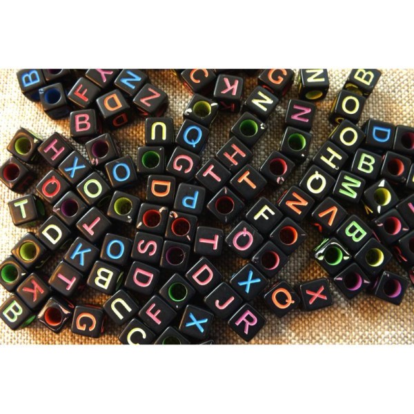 LOT 100 PERLES CUBES NOIRES : lettres multicolores 6mm - Photo n°1