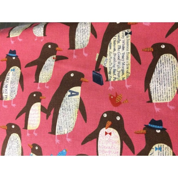 Tissu coton rose décor Pingouins vendu par 25cm - Photo n°1