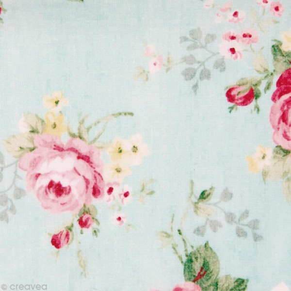 Coupon Tissu Rico Design n°26 - Bouquet de Roses Bleu Clair - 50 x 55 cm - Photo n°1