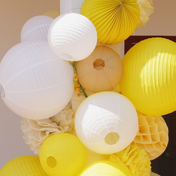 Lampion boule jaune, 20 cm, Papier accordéon, anniversaire baby shower mariage - Photo n°2