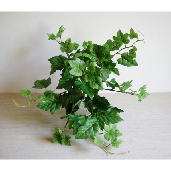 Vigne artificielle H30cm / piquet de 9 branches avec feuilles vertes - Photo n°1