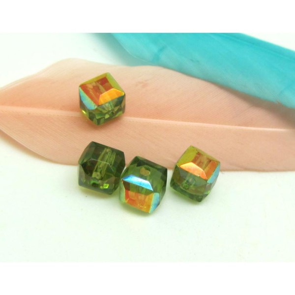 Lot  4 Perles Cubes verre de Bohême - Olivine AB - 6 mm - Photo n°1