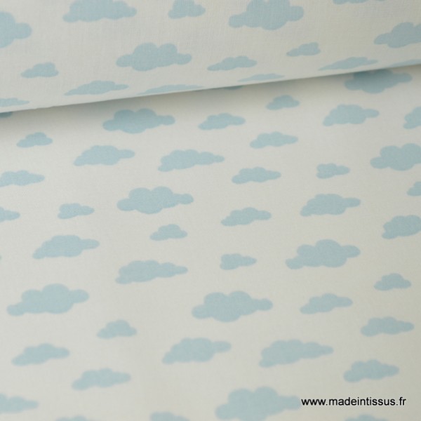 Tissu 100%coton dessin nuages bleu glacier sur fond blanc - Photo n°1