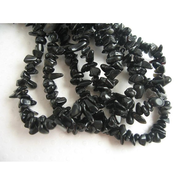 40CM Perles chips en jade noire 3à5mm - Photo n°1