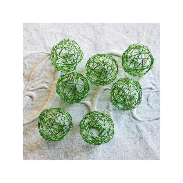 Petites boules vertes en fil de fer . Vendues par 3, diamètre 3 cm - Photo n°1