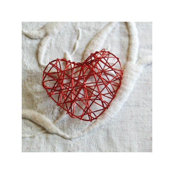 Cœur rouge  en fil métallique fin - Dimensions  4.5 cm - vendu à l'unité - Photo n°2