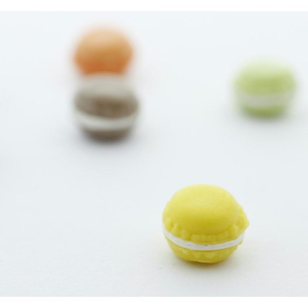 Macaron Citron Miniature En Pâte Polymère - Décoration Gourmande Pâte Fimo - Photo n°1