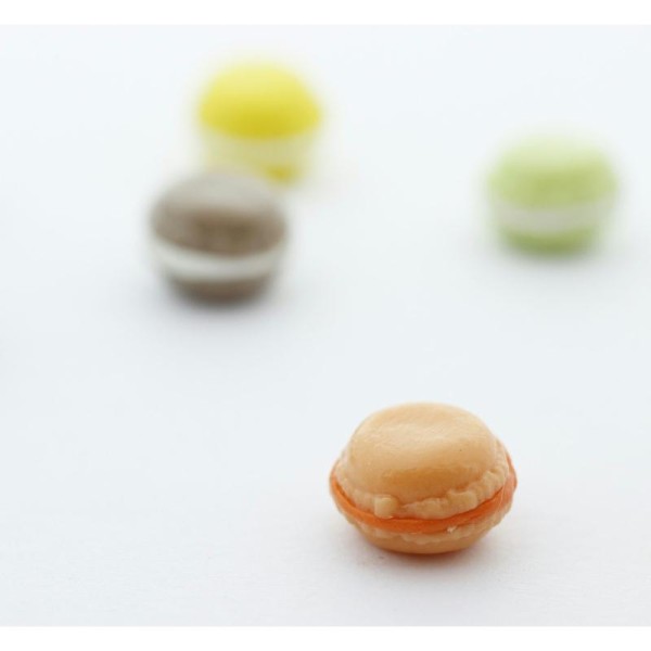 Macaron Abricot Miniature En Pâte Polymère - Décoration Gourmande Pâte Fimo - Photo n°1