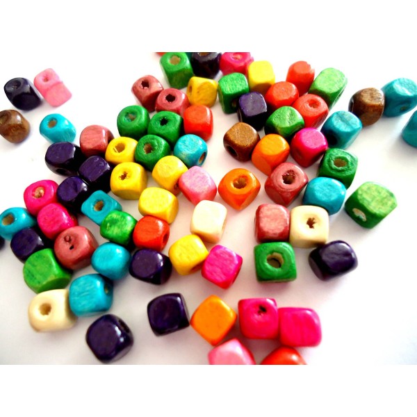 LOT de 100 Perles en bois 5 mm  CUBE CARRE multicolores - Photo n°1