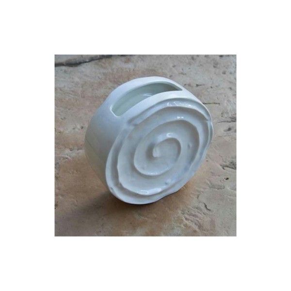 Vase spirale   en porcelaine blanche Sandra Rich- Diamètre : 13 cm Epaisseur : 5 cm - Photo n°1