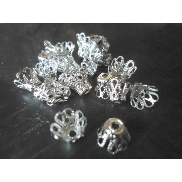 LOT de 20 Coupelles Perles calottes Fleurs en métal argenté 8 mm - Photo n°2