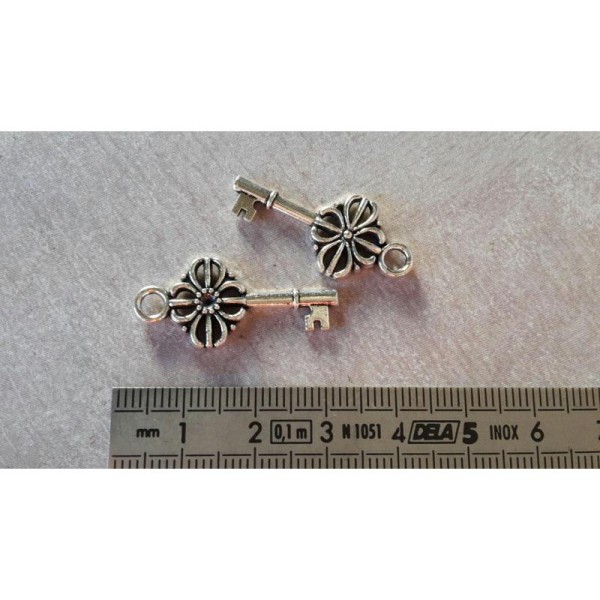 Breloques pendentifs clés, Clés antique, Métal argenté, 29x17 mm, 5 pcs - Photo n°2