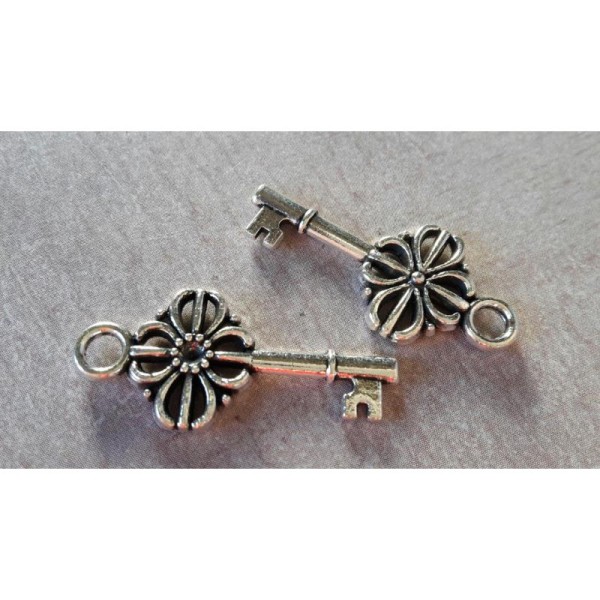 Breloques pendentifs clés, Clés antique, Métal argenté, 29x17 mm, 5 pcs - Photo n°1