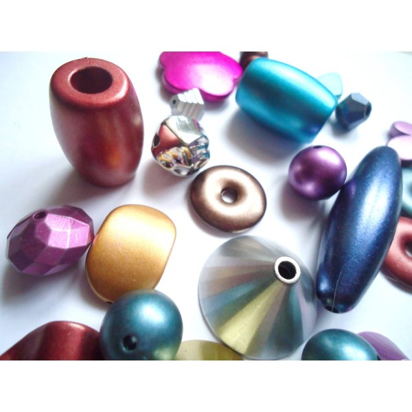 LOT de 10 Breloques colorées - Mélange de formes et couleurs - Perles bijoux acrylique - Photo n°2