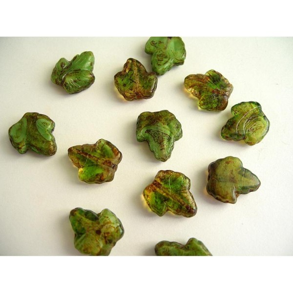 5 Perles feuille en verre vert transparent marbré 15x9mm - Photo n°1