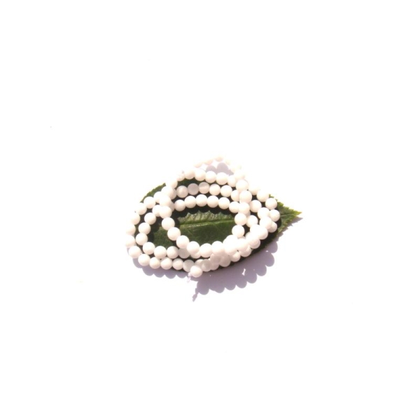 Jade teinté blanc : 20 Perles 4 MM de diamètre - Photo n°1