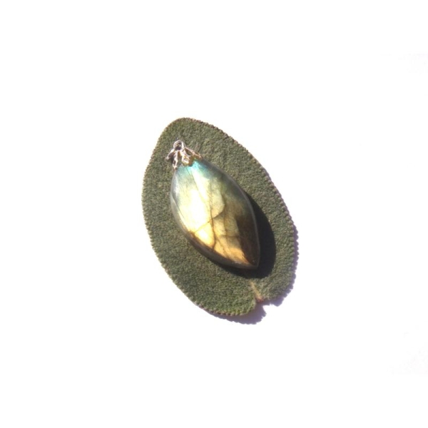 Labradorite : Pendentif fait main 4,2 CM de hauteur x 1,9 CM - Photo n°1