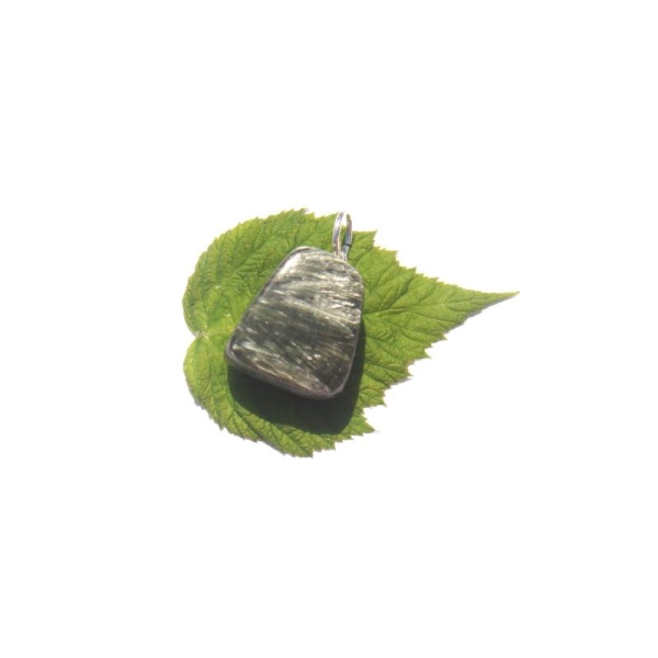Séraphinite : Petit pendentif Pierre Roulée 3 CM de hauteur x 1,8 CM max - Photo n°2