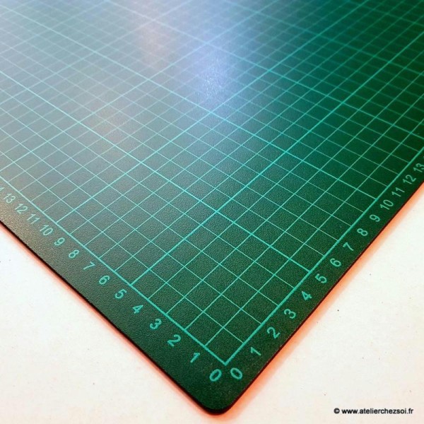 Tapis de coupe gradué en cm A2 vert 45x60 cm Artist Art Materials - Photo n°1