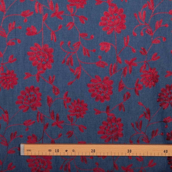 Tissu chambray brodé fleuri - Bleu & rouge - Photo n°2