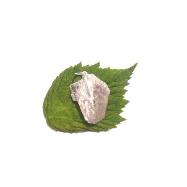 Kunzite Rose : Pendentif pierre brute 3,3 CM de hauteur x 1,5 CM de largeur - Photo n°1
