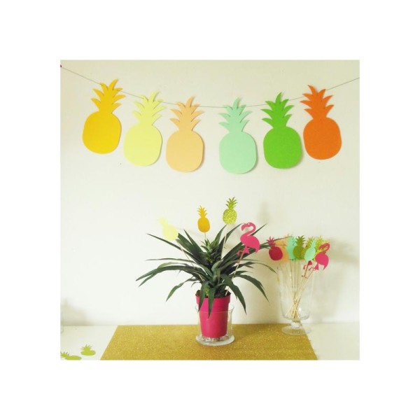 Guirlande De 6 Ananas En Papier Pour Un Décors Tropical Et Exotique - Photo n°1