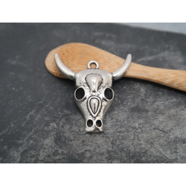 Pendentif tête crane de vache buffle à cornes, ethnique boho, métal argenté, 36 mm, 1 pc - Photo n°1