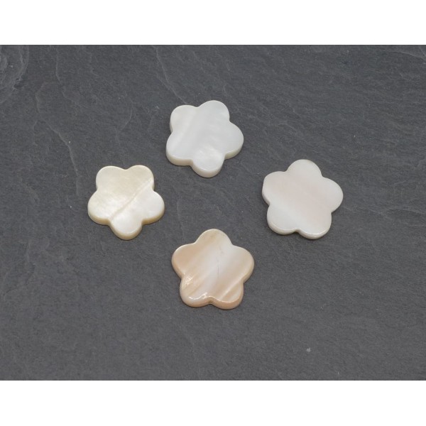 4 Perles Fleur En Nacre De Couleur Ivoire Nacré 15mm - Photo n°2