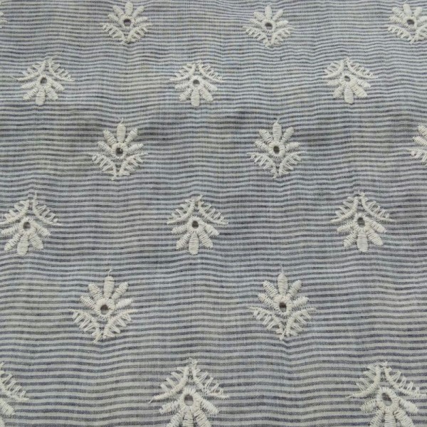 Tissu coton rayé avec broderie - Photo n°1