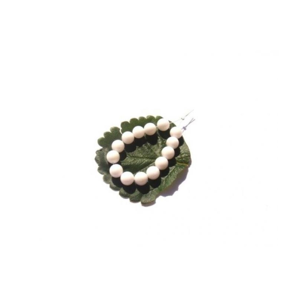 Jade teinté blanc : 14 Perles 8 MM de diamètre - Photo n°1