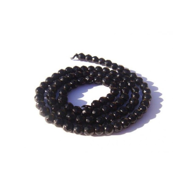 Jade teinté noir  : 10 perles facettées 4 MM de diamètre - Photo n°1