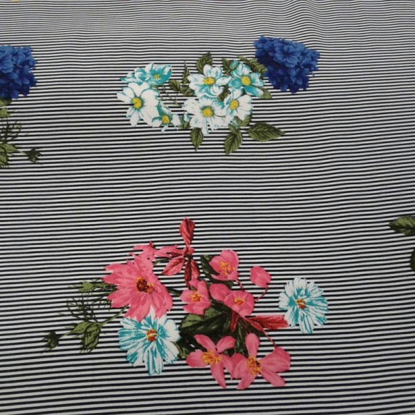 Tissu coton fluide rayé fleurs - Photo n°1