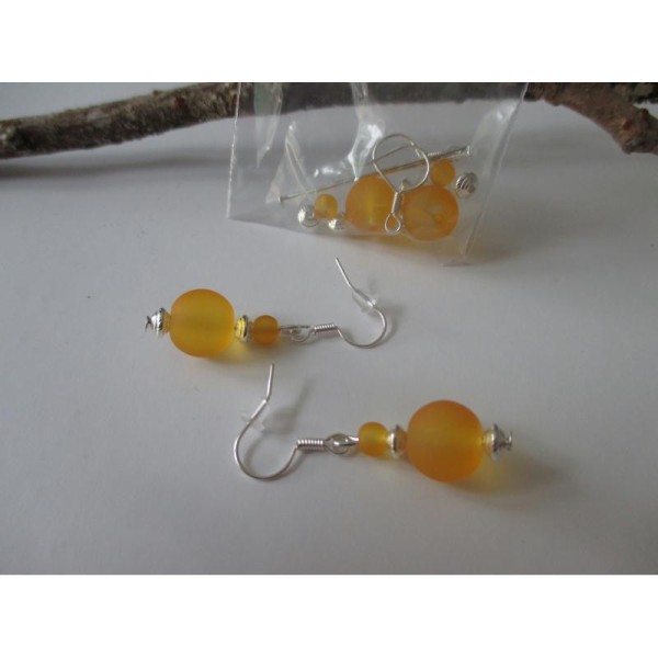 Kit boucles d'oreilles perles jaune orangé  et apprêt argenté - Photo n°1