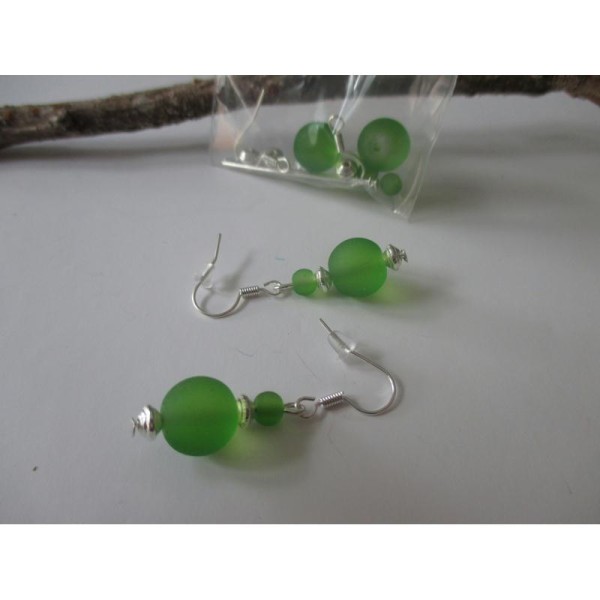 Kit boucles d'oreilles perles verte et apprêt argenté - Photo n°1