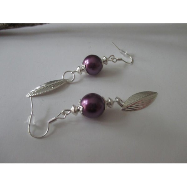 Kit boucles d'oreilles perle violette et plume argentée - Photo n°2
