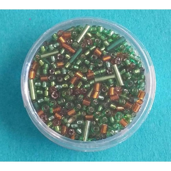 Perles de rocaille vert et marron - Photo n°1