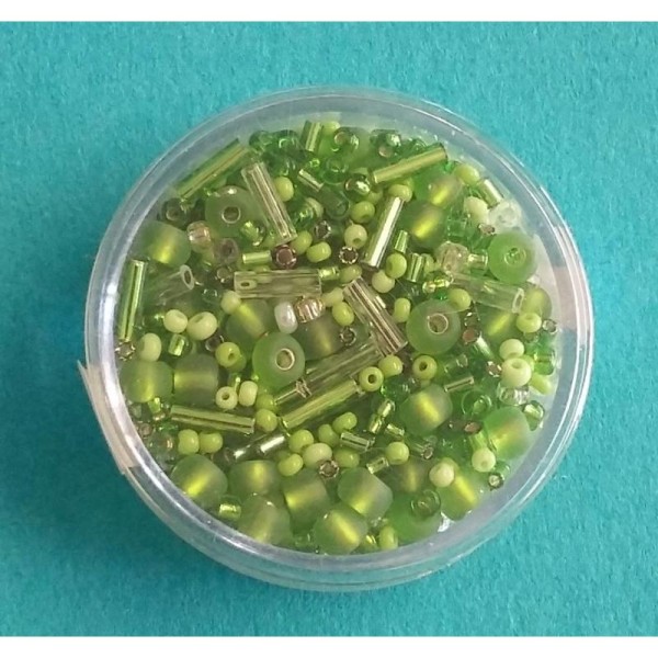 Perles de rocaille vert clair - Photo n°1
