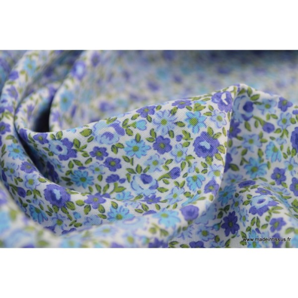Tissu Popeline coton imprimé fleurs bleues - Photo n°4