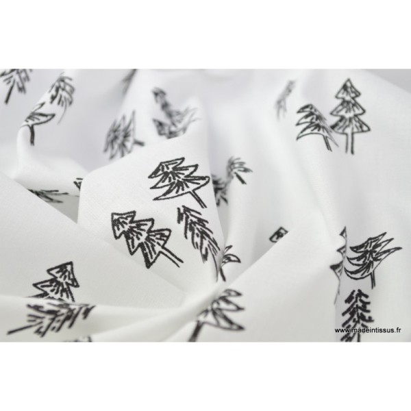 Tissu 100% coton imprimé Sapins noir sur fond blanc CONIFER .x1m - Photo n°3