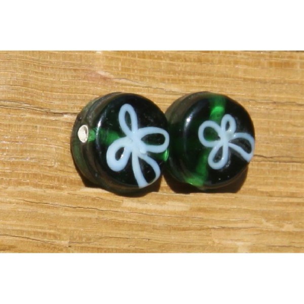 Deux Perles vertes en verre ronde et plate de 14 mm - Photo n°1