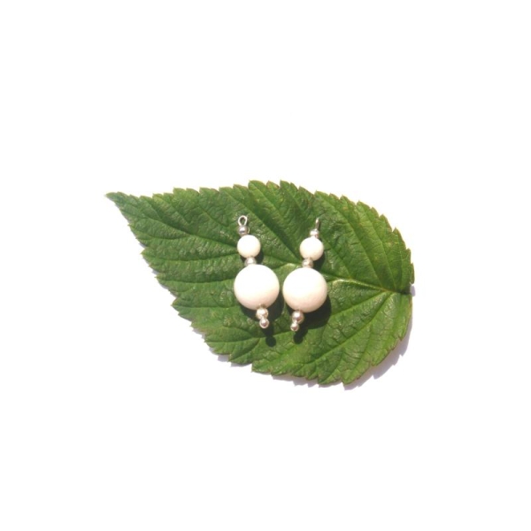 Jade teinté blanc : 2 MINI pendentifs 2,3 CM de hauteur x 8 MM - Photo n°1