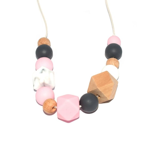 Collier d'allaitement avec perles en bois, silicone gris, marbré et rose - Photo n°1