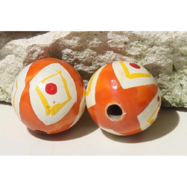 Deux perles rondes en bois orangé, décor peint à la main, 2 cm de diamètre. - Photo n°1